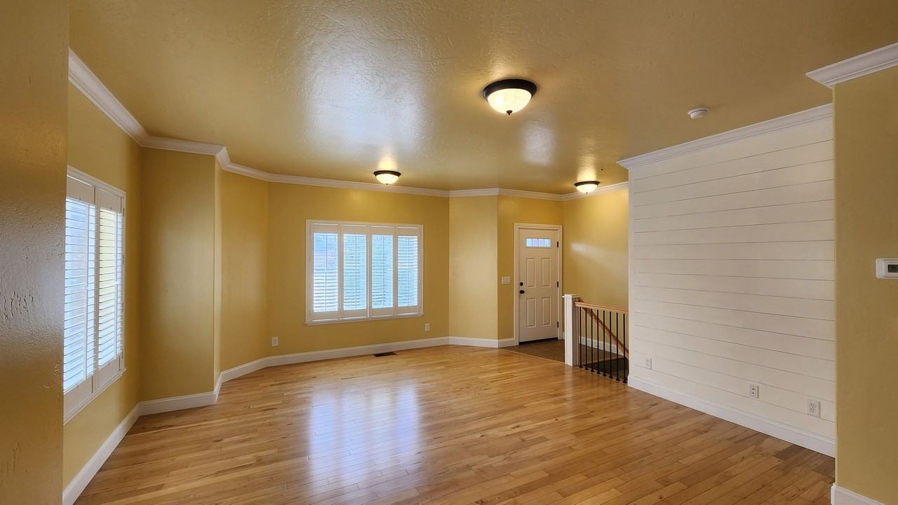 1020 Mount Ave #3 - Photo 3 of 29
