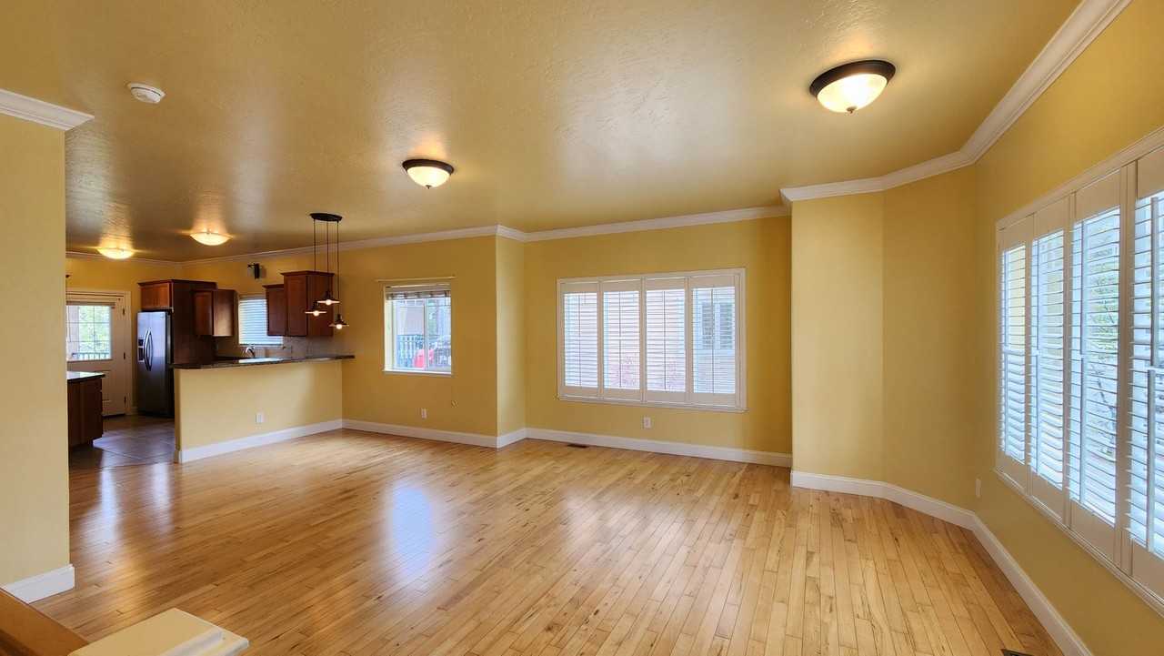1020 Mount Ave #3 - Photo 4 of 29