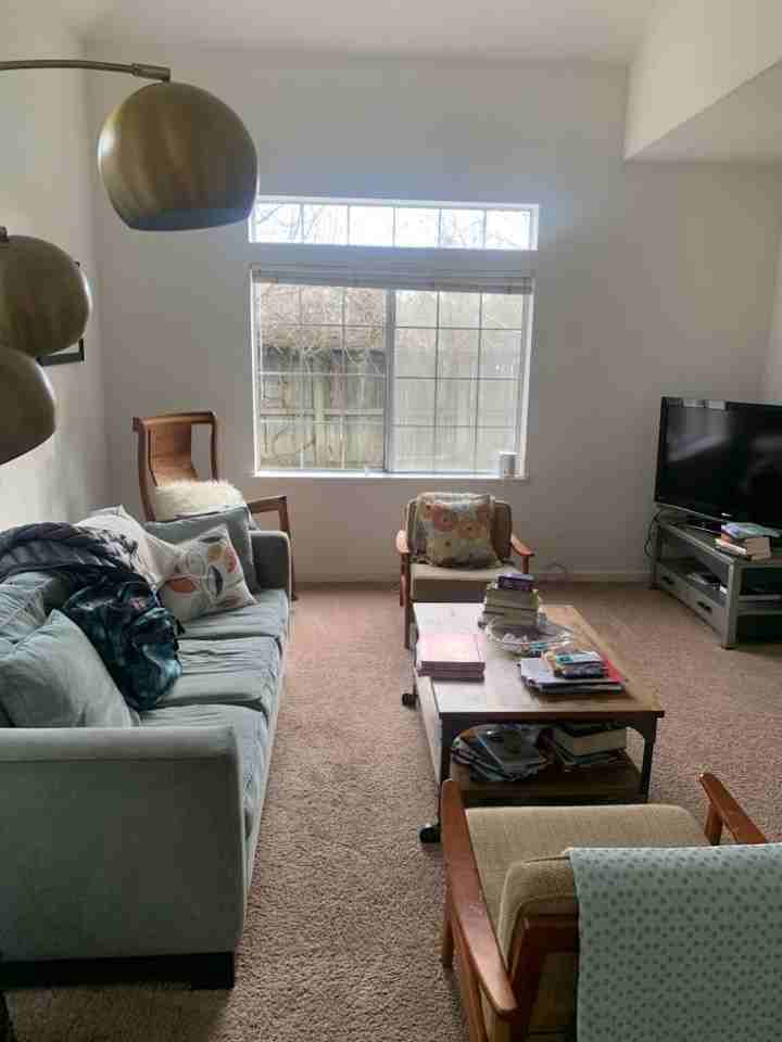 1291 Farragut Cir - Photo 2 of 8