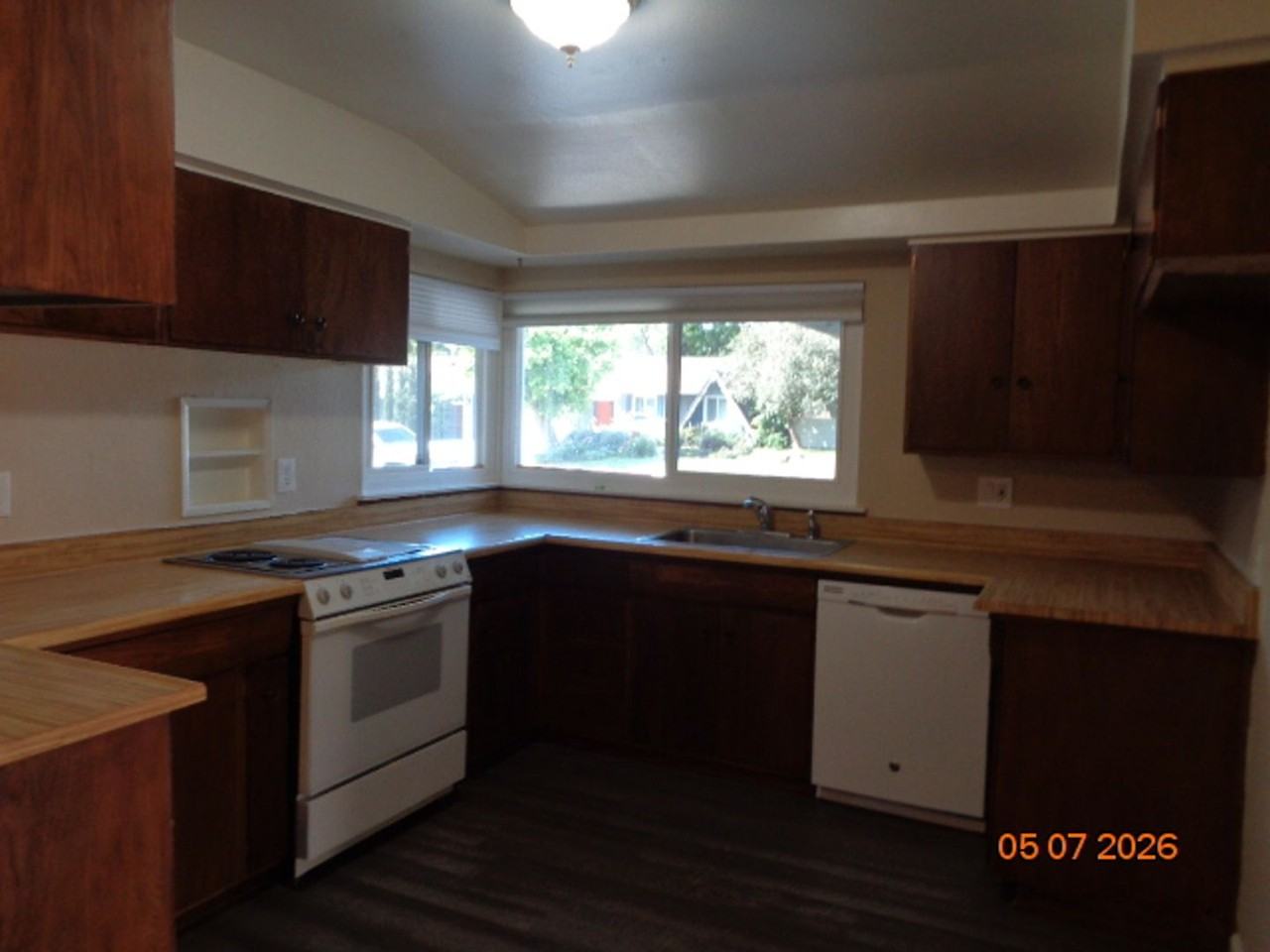 449 Azalea Way - Photo 6 of 17