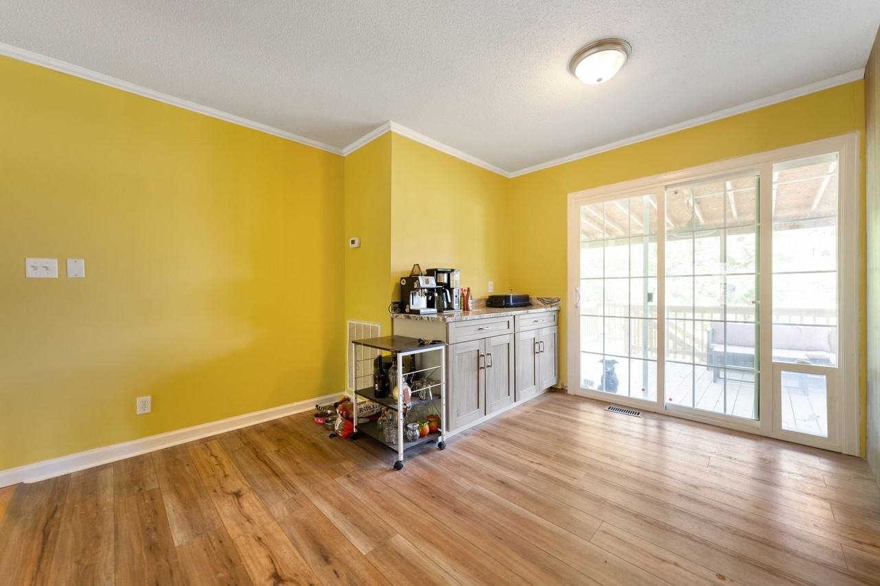 323 Bandock Dr - Photo 5 of 15
