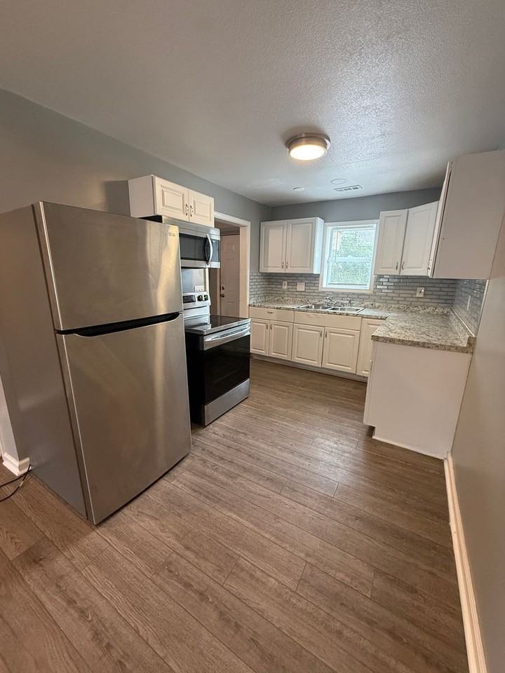 3201 E 20th St - Photo 3 of 6