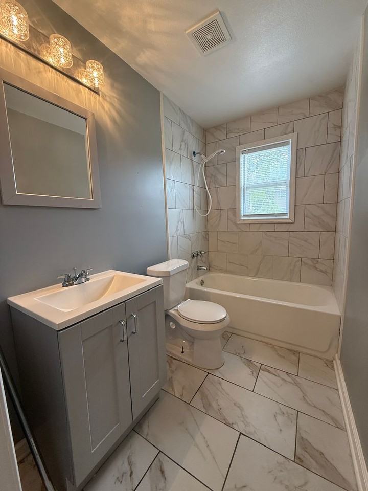 3201 E 20th St - Photo 6 of 6