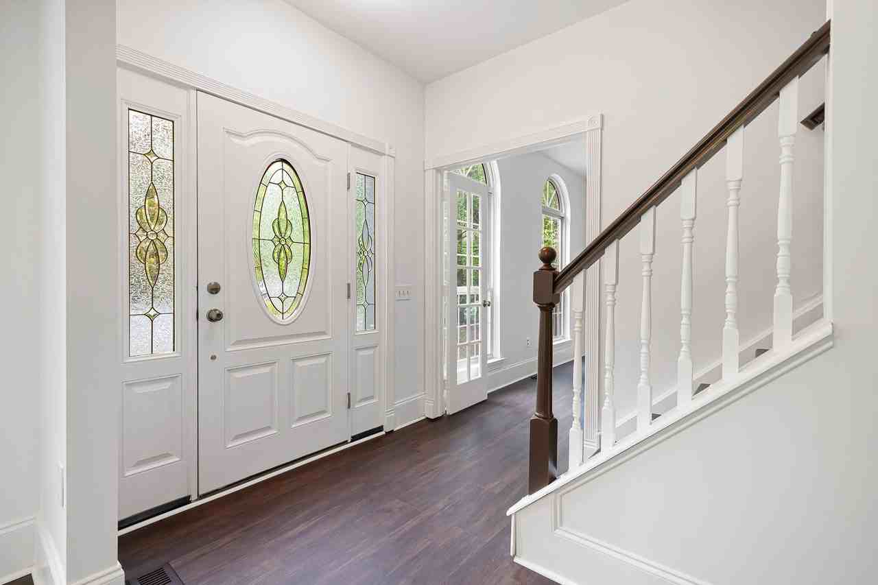 240 Timber Knoll Dr - Photo 3 of 31