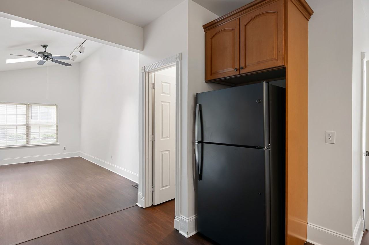 240 Timber Knoll Dr - Photo 5 of 31