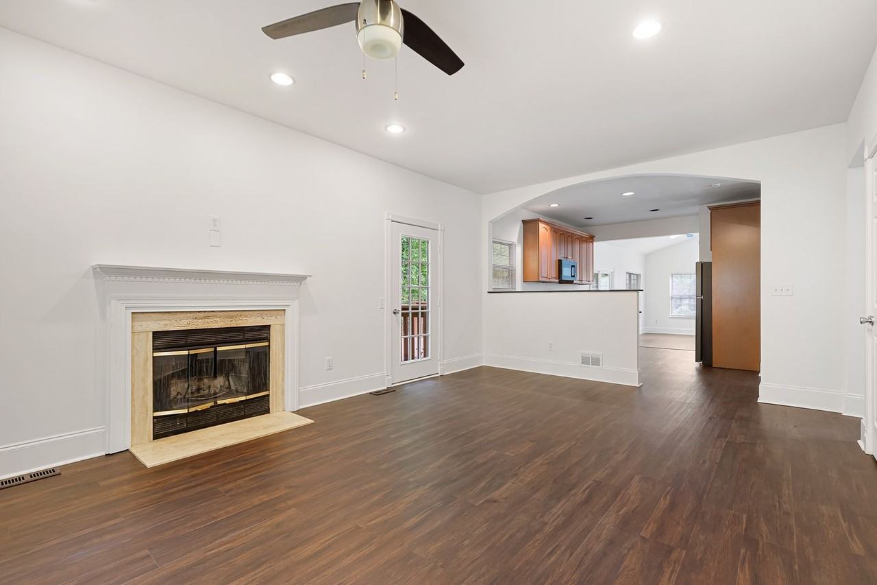 240 Timber Knoll Dr - Photo 6 of 31