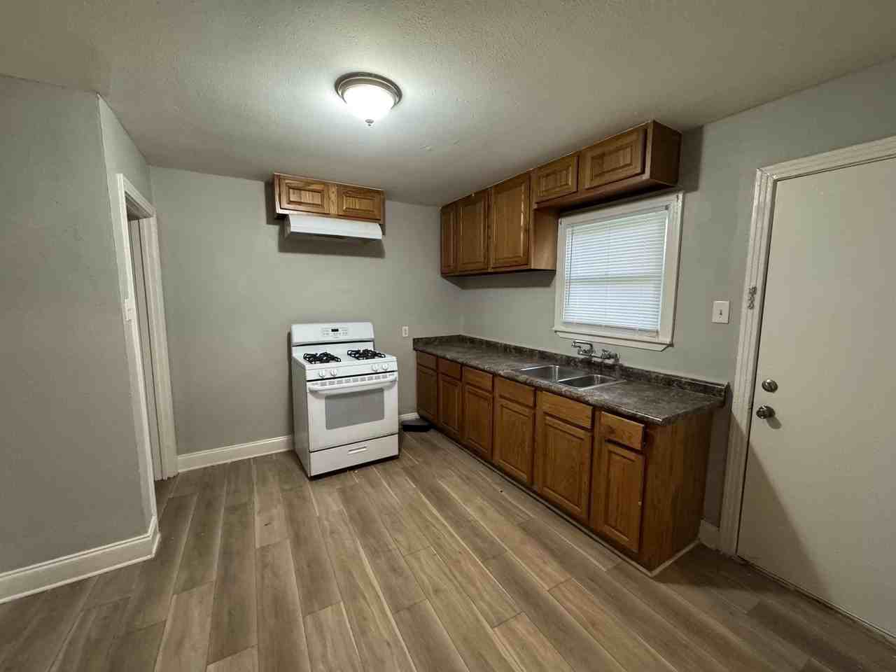 1309 Sunset St - Photo 2 of 7