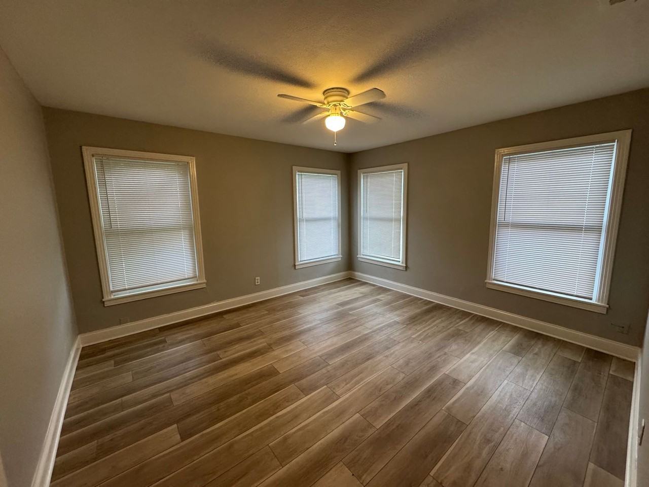 1309 Sunset St - Photo 3 of 7