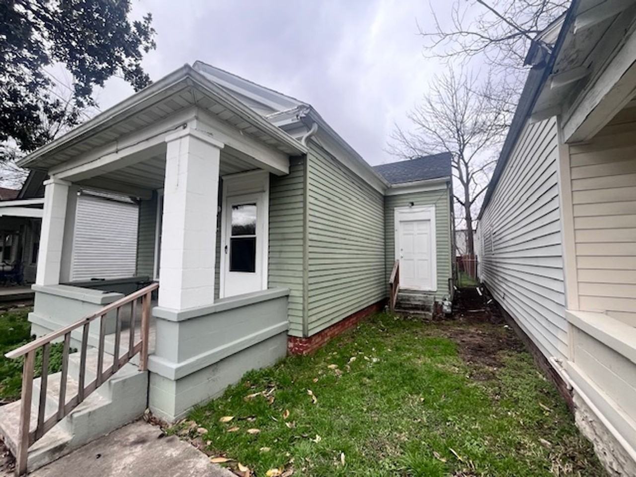 2716 S 6th St - Photo 2 of 5