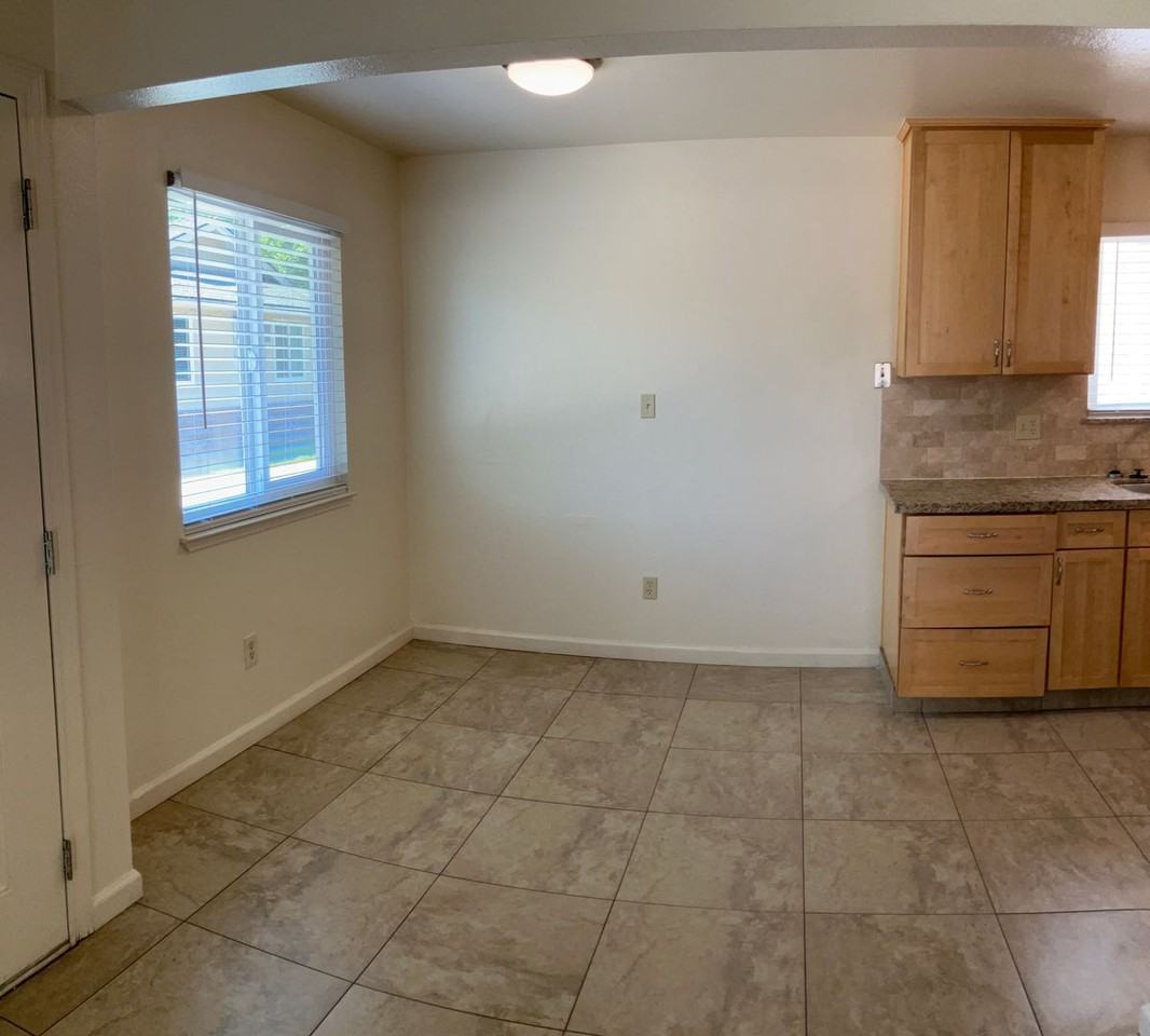2810 Carver Rd - Photo 3 of 14
