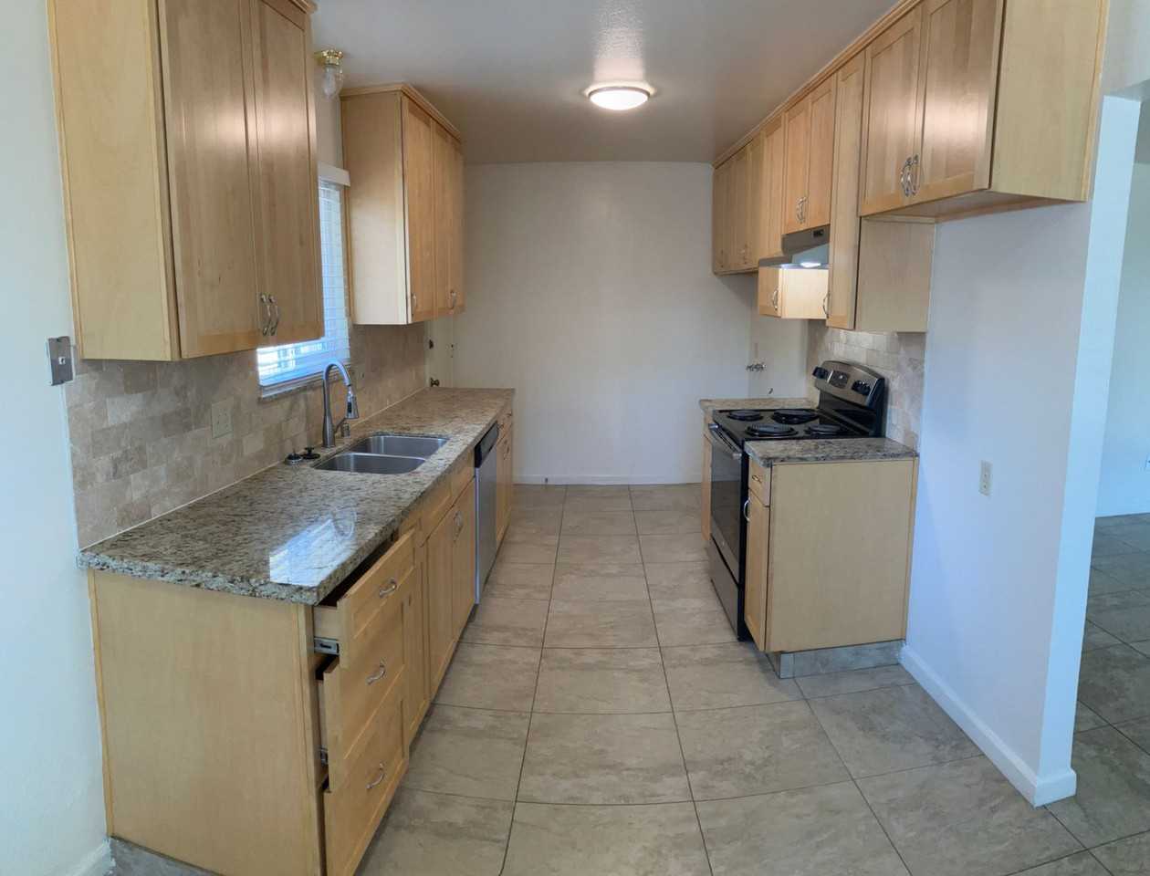 2810 Carver Rd - Photo 4 of 14
