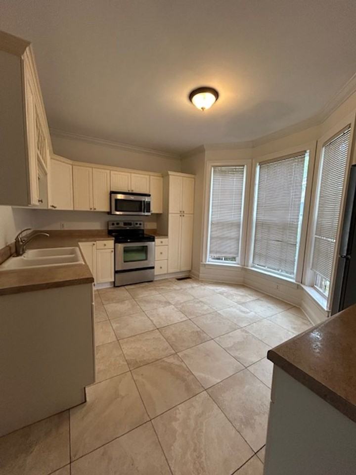 798 Mallery St - Photo 2 of 14