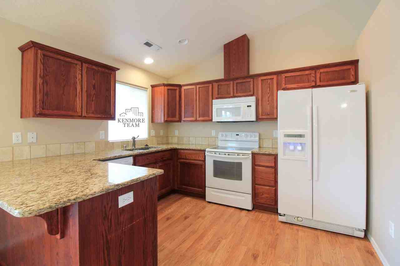668 Sedgwick Pl - Photo 2 of 12