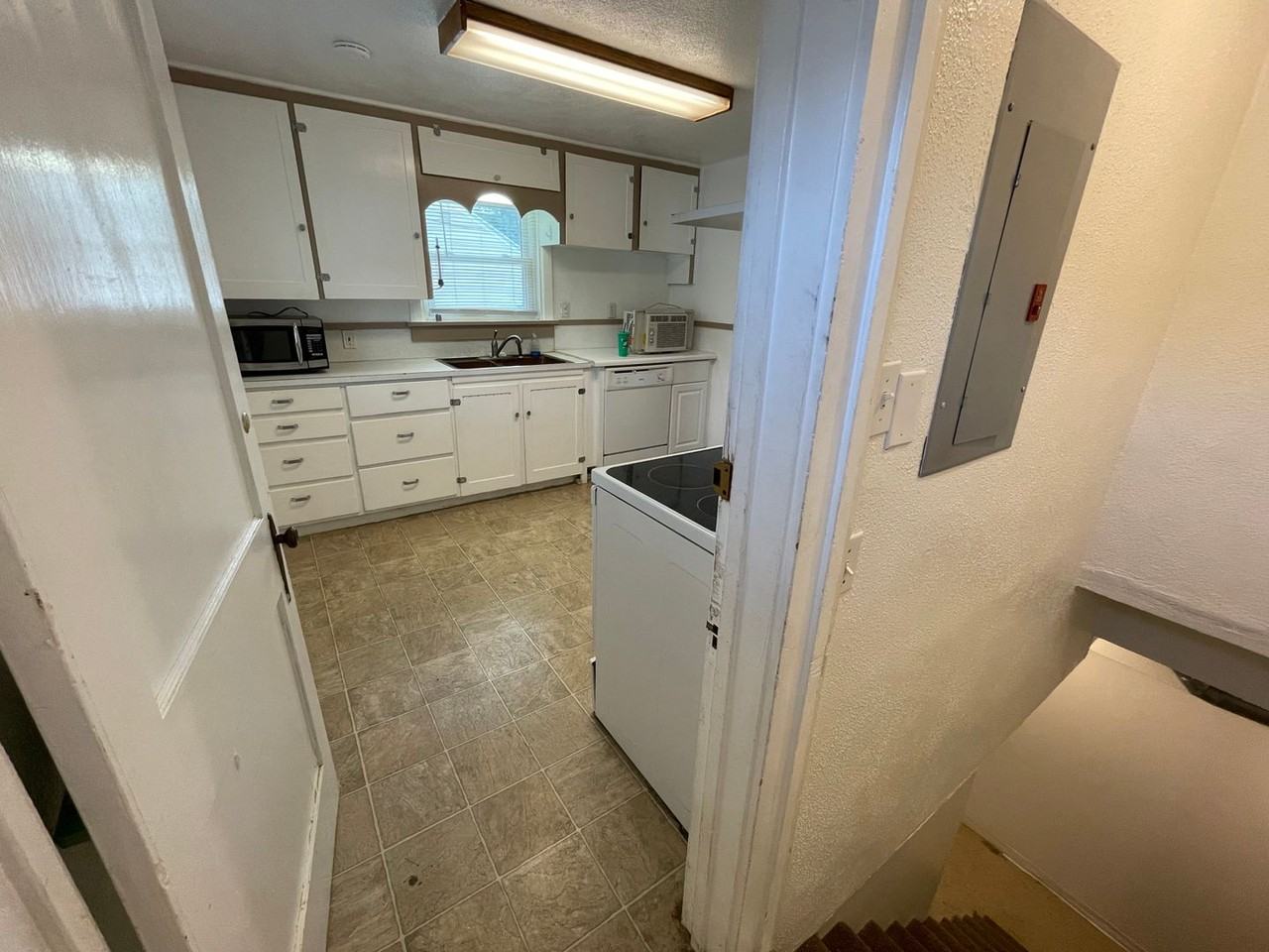 919 23rd St - Photo 3 of 30