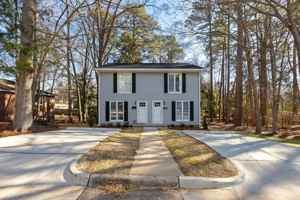 featured image of 104 N Franklin St