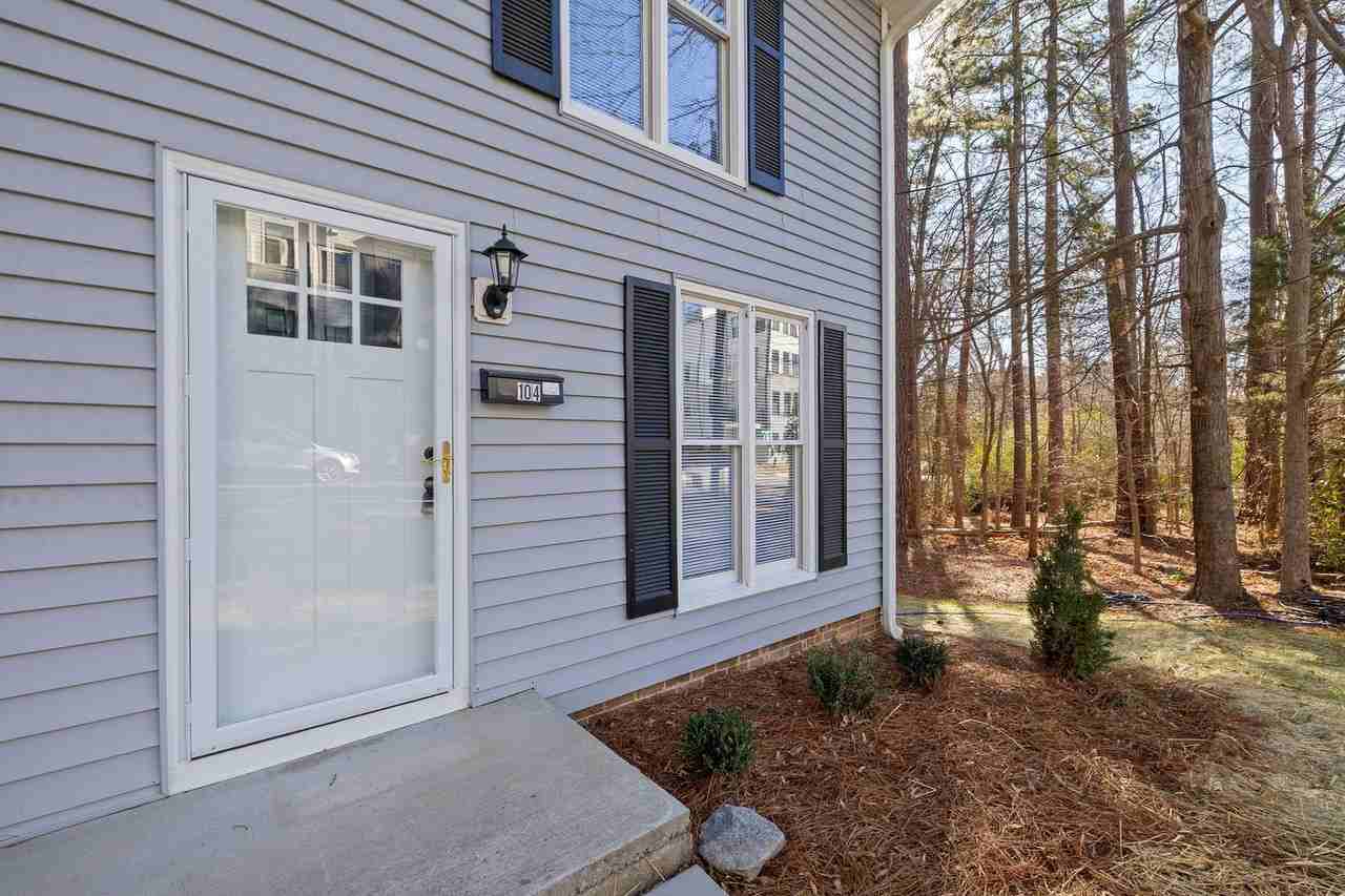 104 N Franklin St - Photo 4 of 28