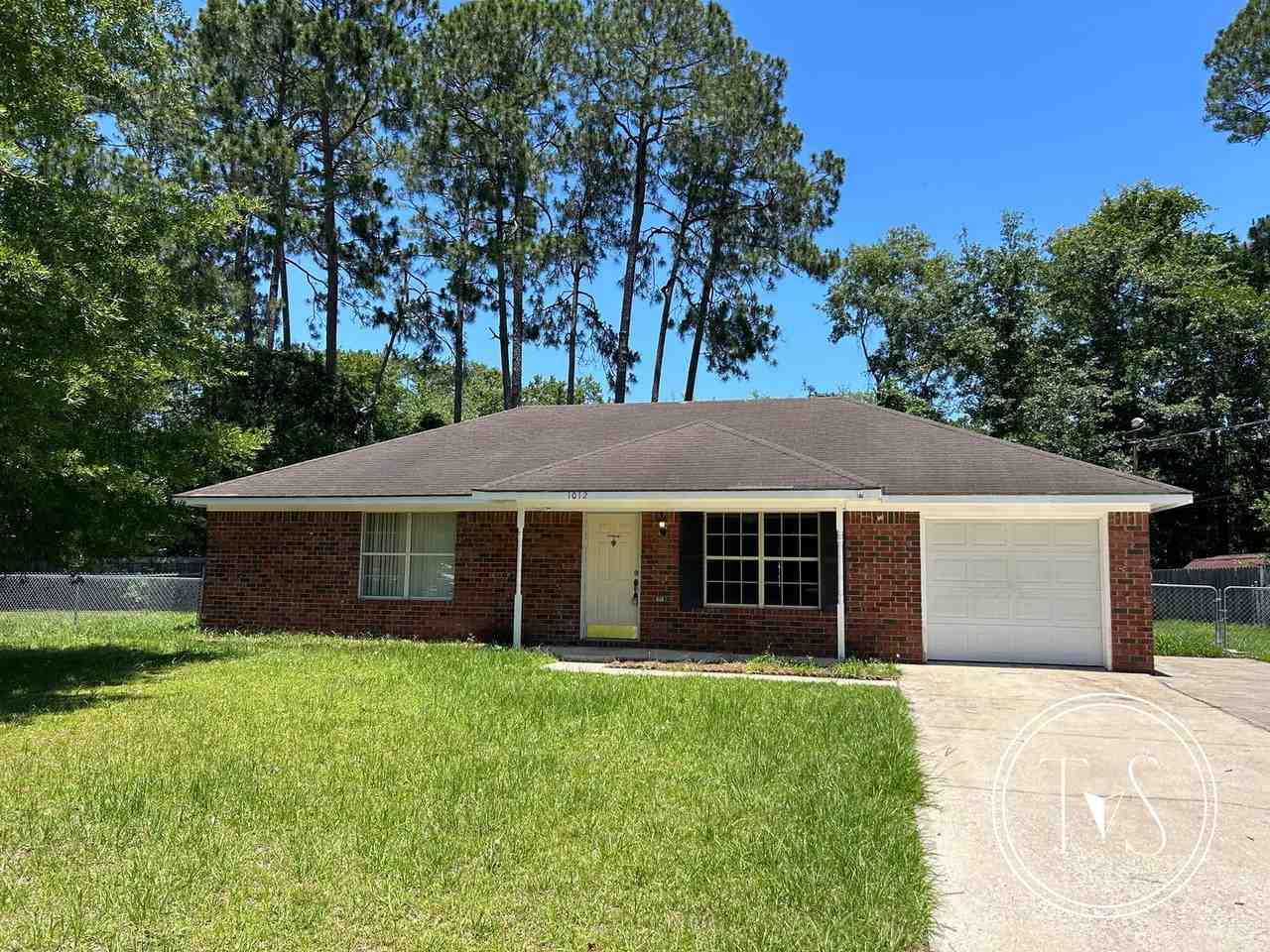 1012 Farr Ct - Photo 2 of 27