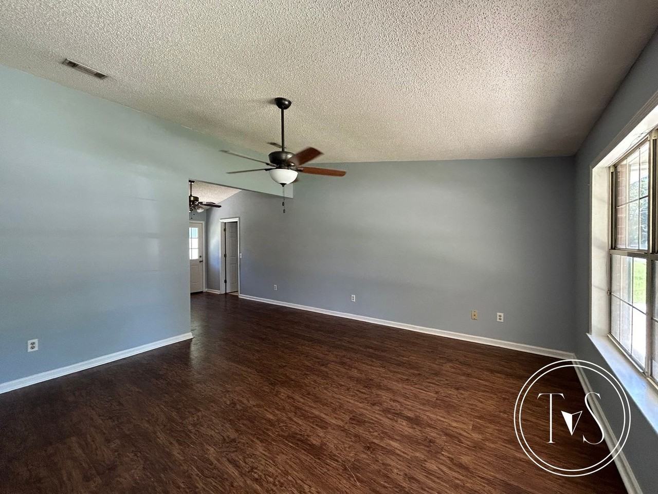 1012 Farr Ct - Photo 4 of 27