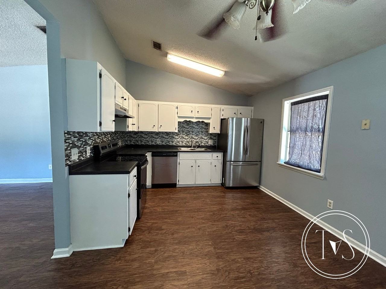 1012 Farr Ct - Photo 5 of 27