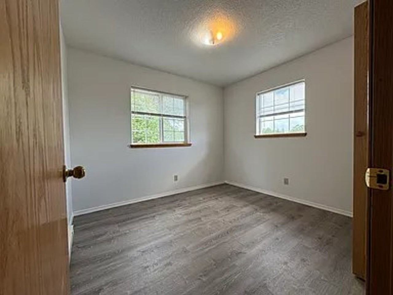 1701 Pacific Ave N - Photo 5 of 10