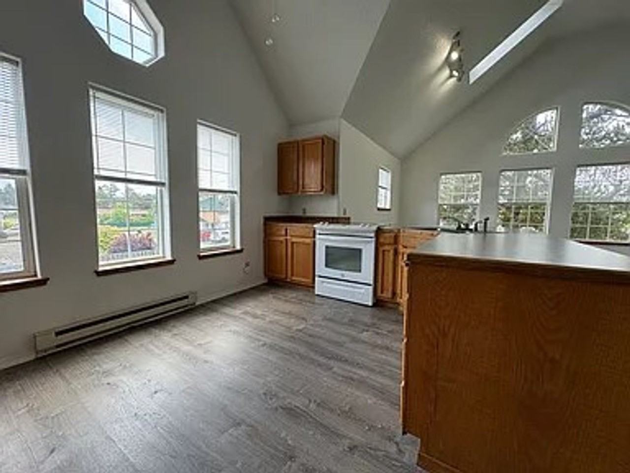 1701 Pacific Ave N - Photo 7 of 10
