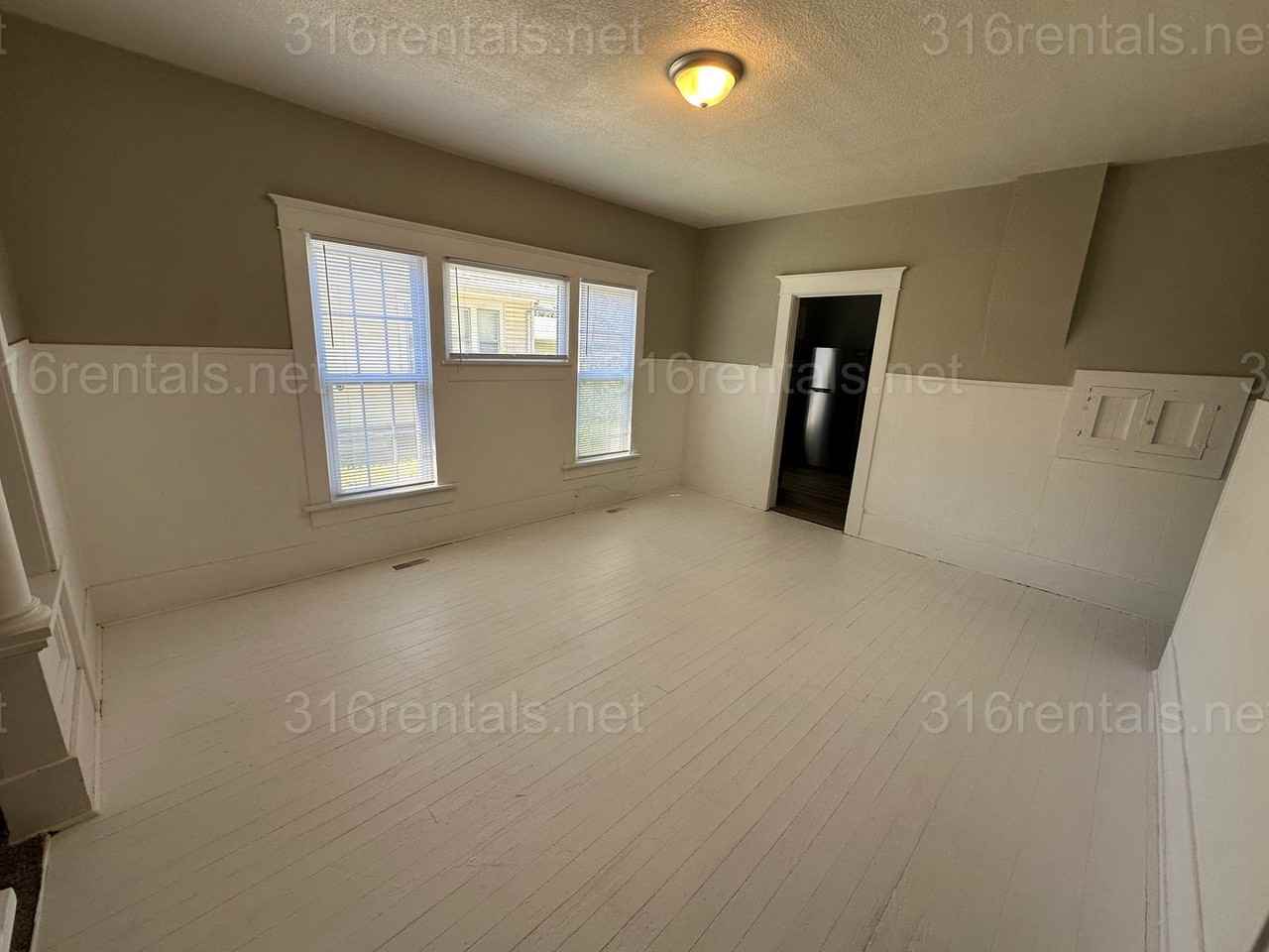 1405 S Main St - Photo 5 of 18