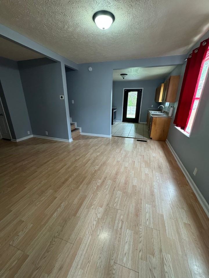 1251 Lafayette Ave Ne - Photo 4 of 11