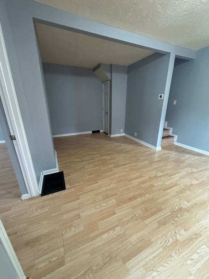 1251 Lafayette Ave Ne - Photo 5 of 11