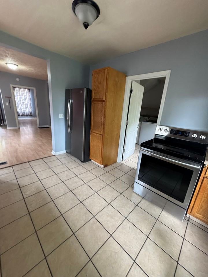 1251 Lafayette Ave Ne - Photo 7 of 11