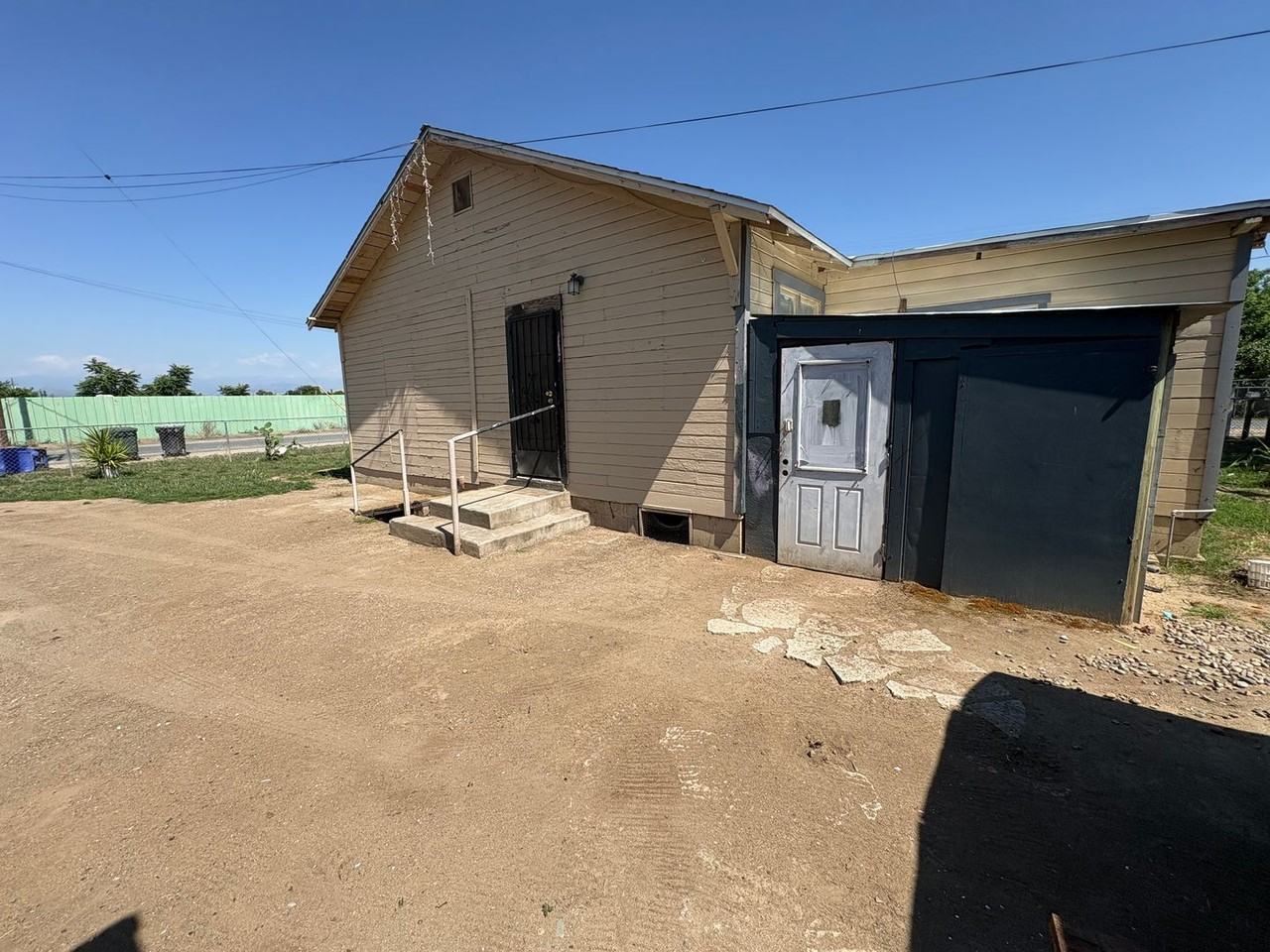 10596 Lewis Dr - Photo 4 of 25