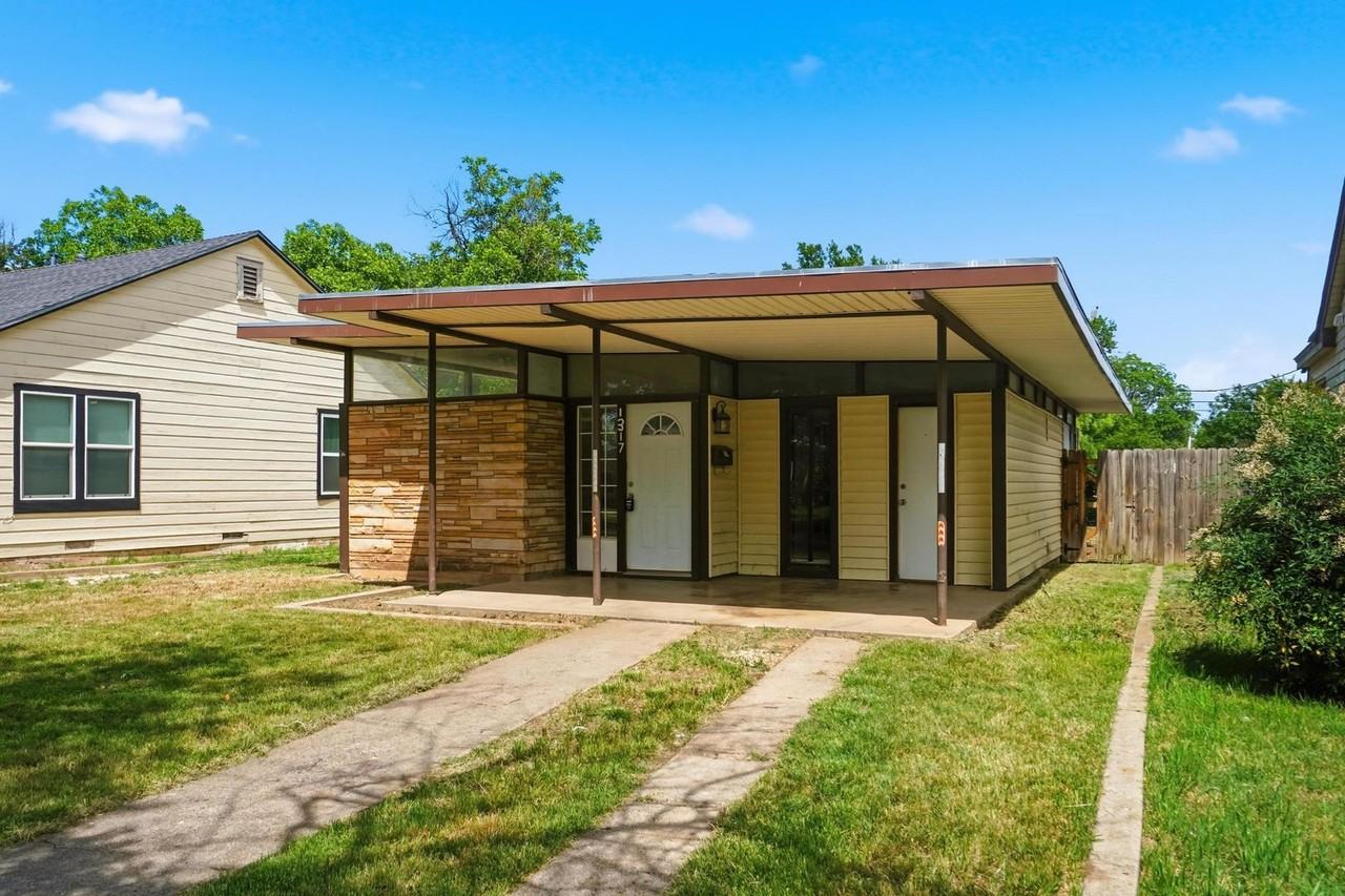 1317 Peach St - Photo 2 of 29