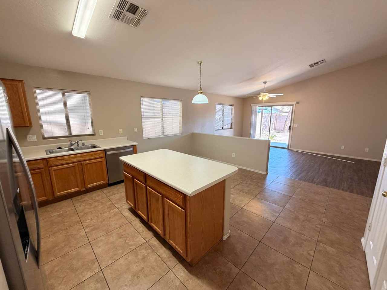 10545 W Alvarado Rd - Photo 4 of 21