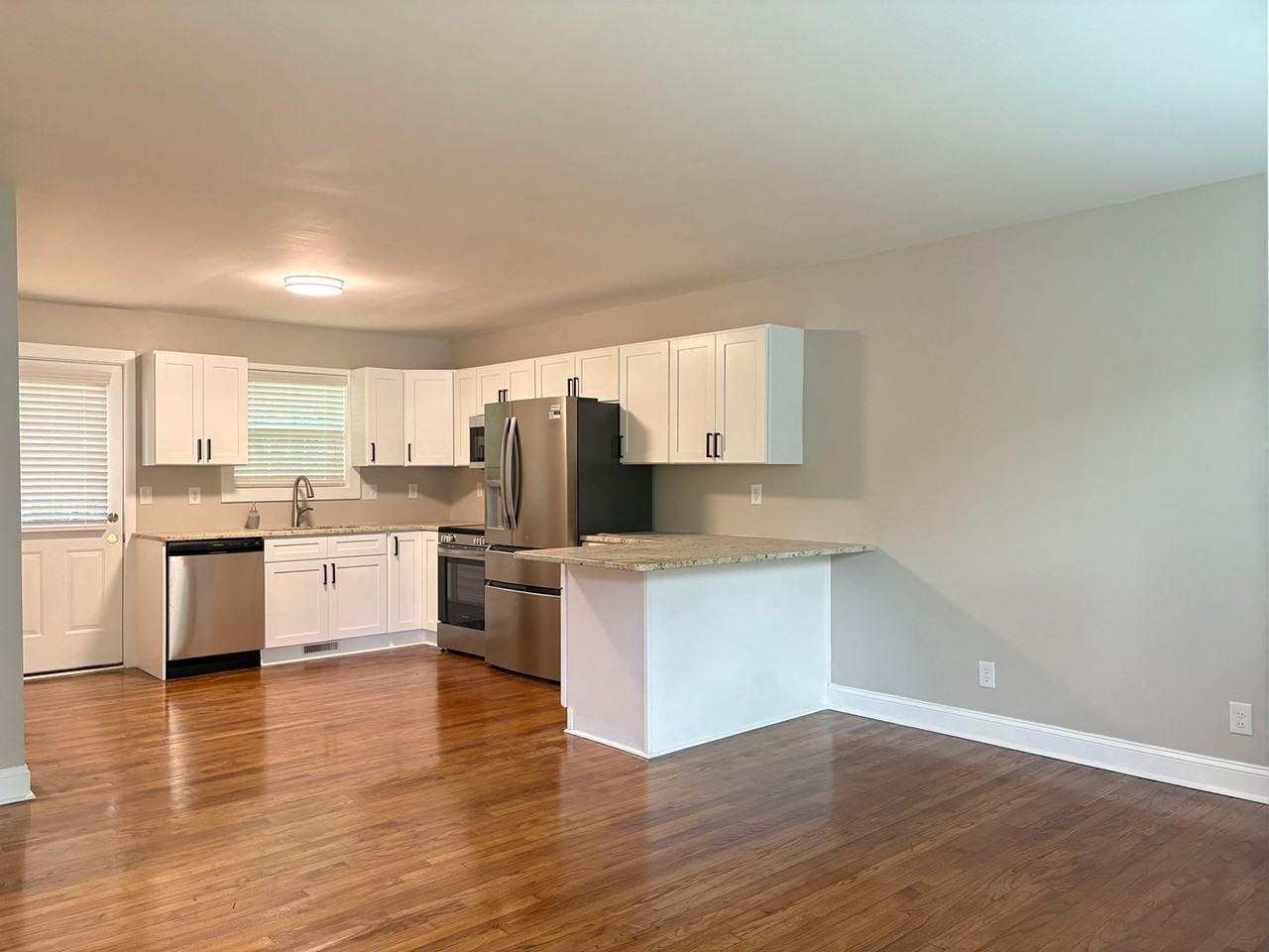 1112 Stephens St - Photo 2 of 11