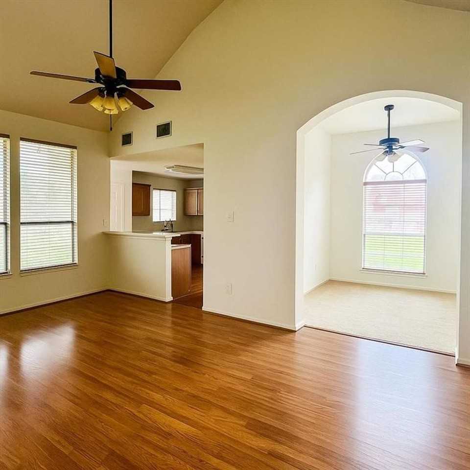 1931 Stanford Park Ct - Photo 5 of 8