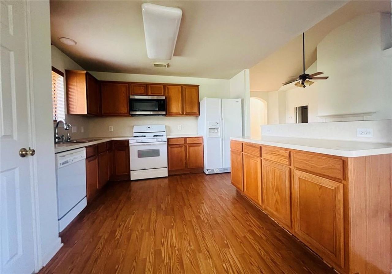 1931 Stanford Park Ct - Photo 6 of 8