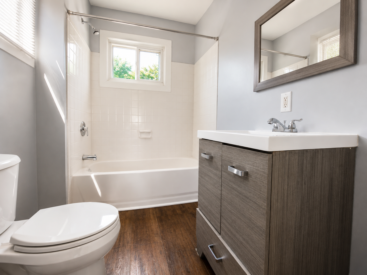 224 E Oak St - Photo 3 of 6
