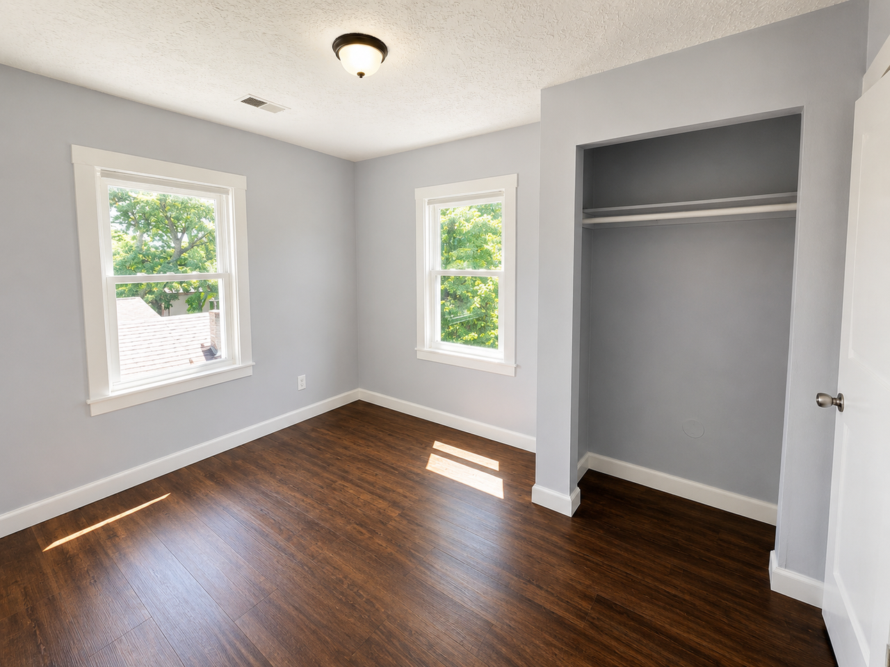 224 E Oak St - Photo 4 of 6