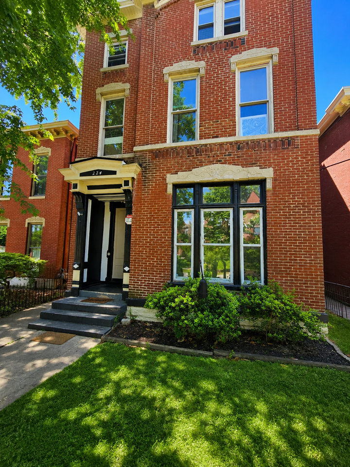 224 E Oak St - Photo 6 of 6