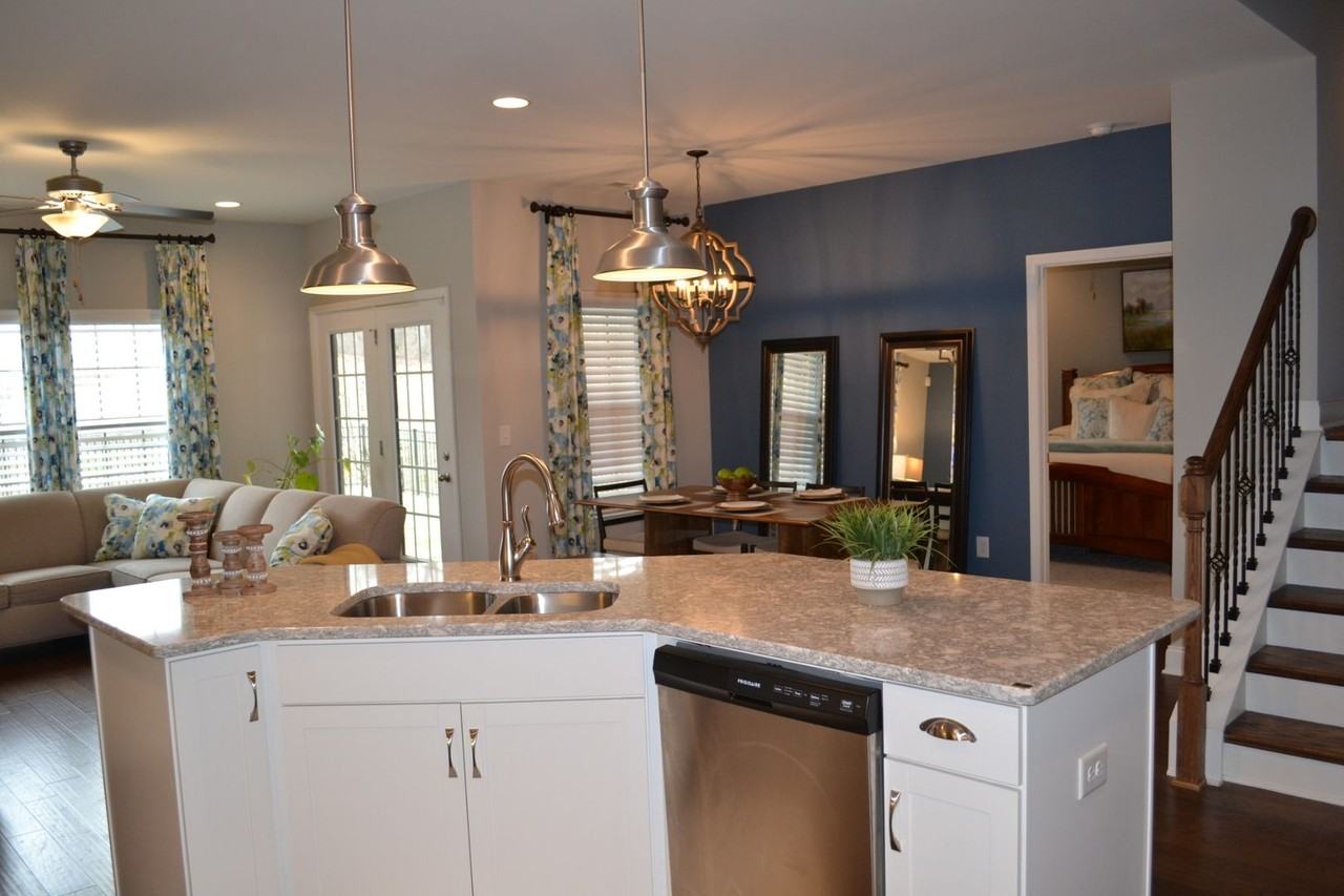 961 Cherry Grove Dr - Photo 2 of 18