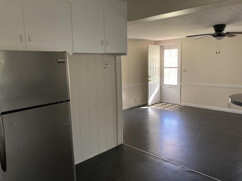 924 W Sumter St - Photo 2 of 6
