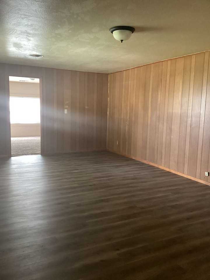 1520 S Industrial Dr - Photo 3 of 20