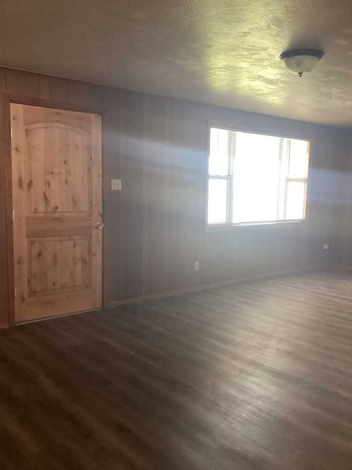 1520 S Industrial Dr - Photo 4 of 20