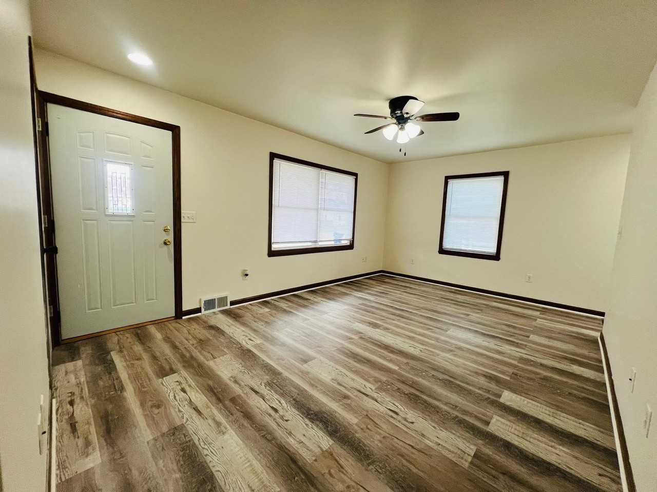 4317 29th Ave - Photo 3 of 18