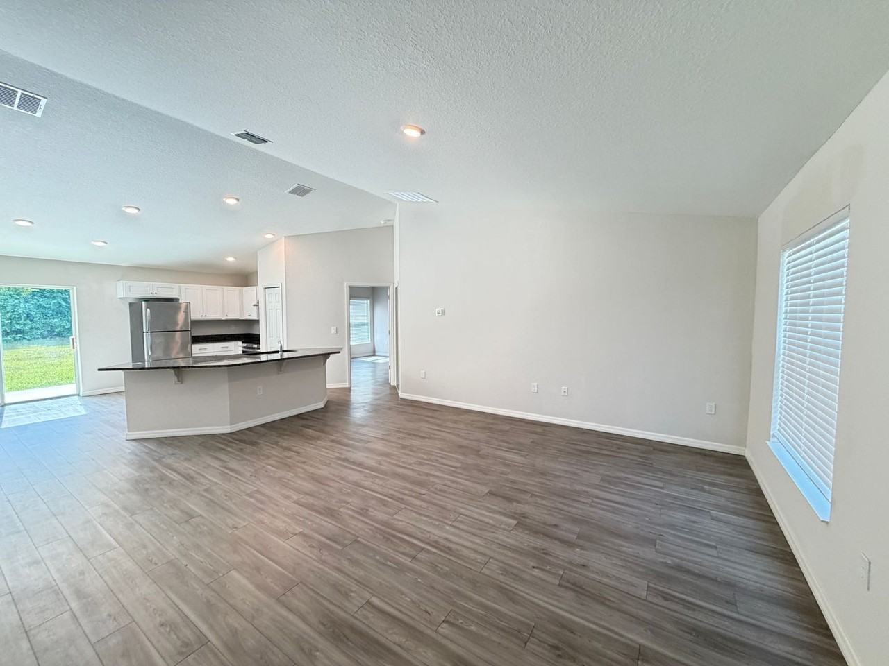 608 Whitney Ave - Photo 5 of 24