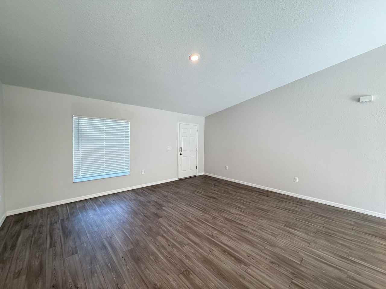 608 Whitney Ave - Photo 6 of 24