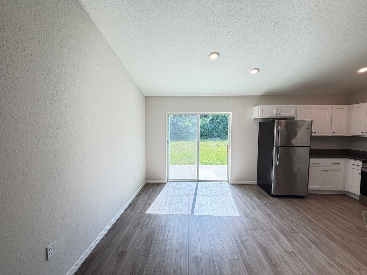 608 Whitney Ave - Photo 7 of 24