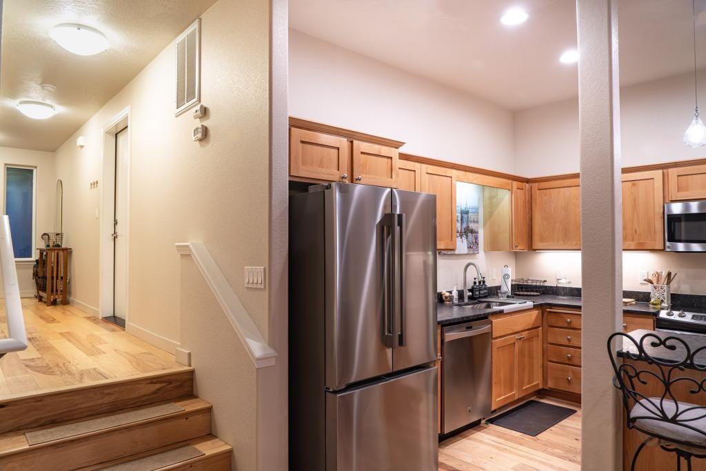 237 Dunthorpe Dr - Photo 5 of 32