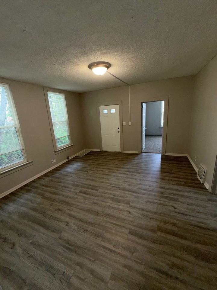 1213 Washington Ave - Photo 2 of 12