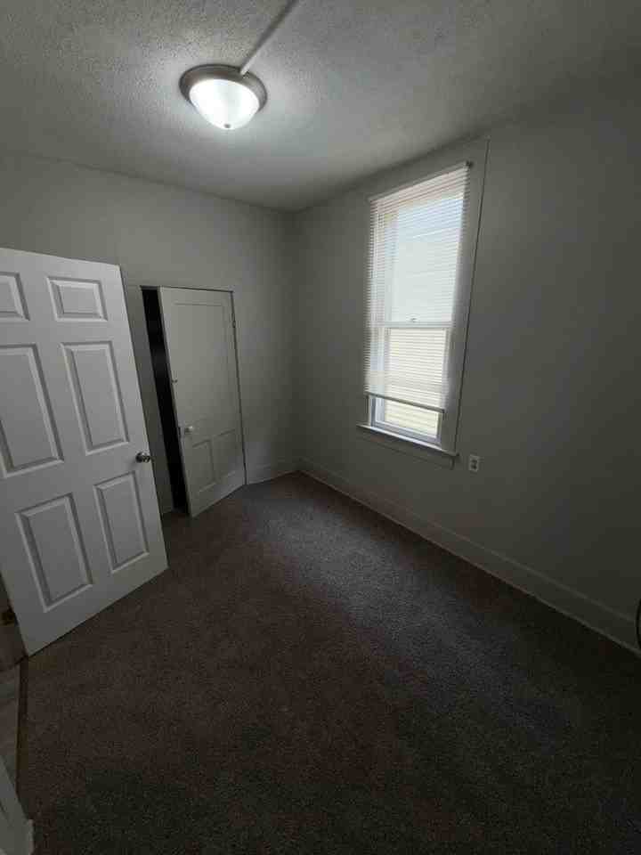 1213 Washington Ave - Photo 3 of 12