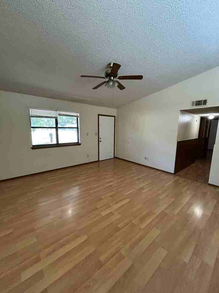 2601 E 17th St - Photo 3 of 19